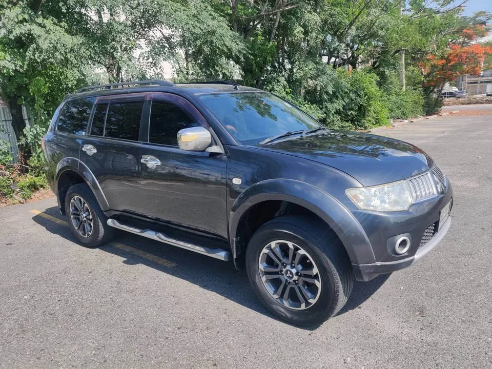 2010 Mitsubishi Pajero Sport II 2