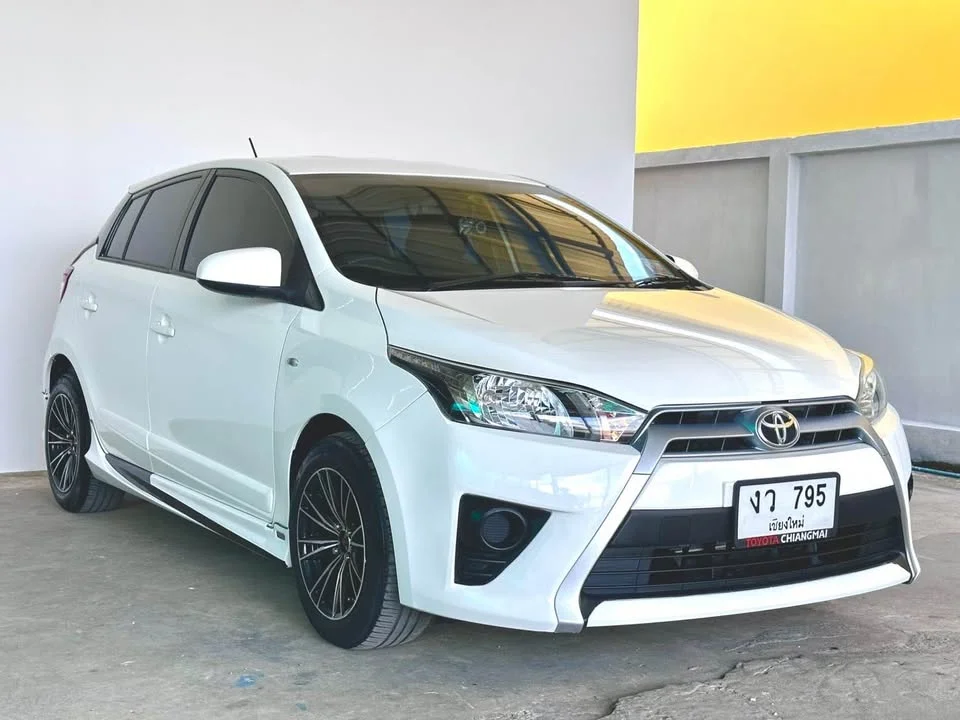 2015 Toyota Yaris III 2