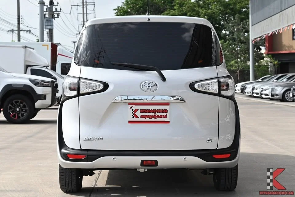 2018 Toyota Sienta II 2