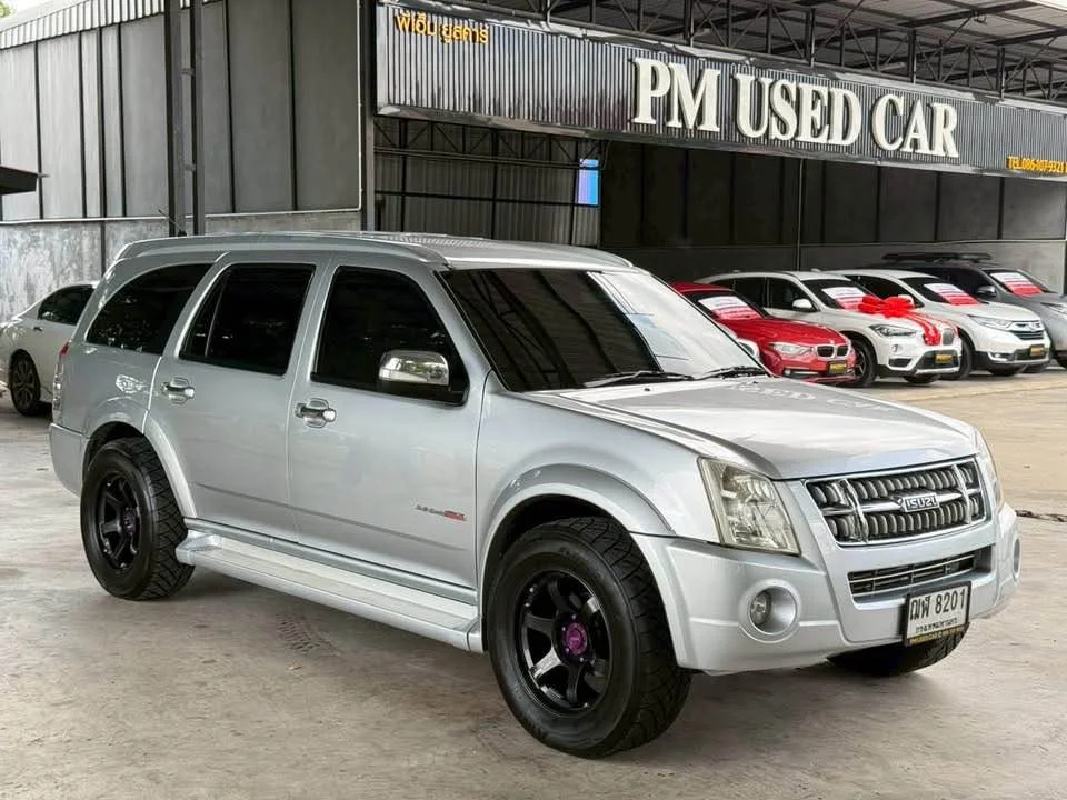2009 Isuzu MU-7 2