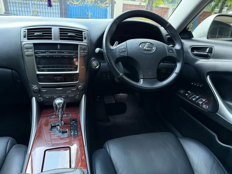 2006 Lexus IS II 2
