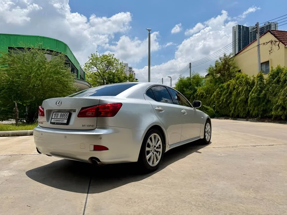 2006 Lexus IS II 3