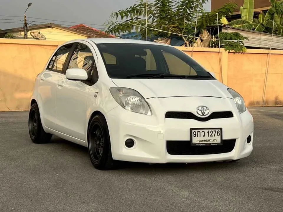 2013 Toyota Yaris II 3