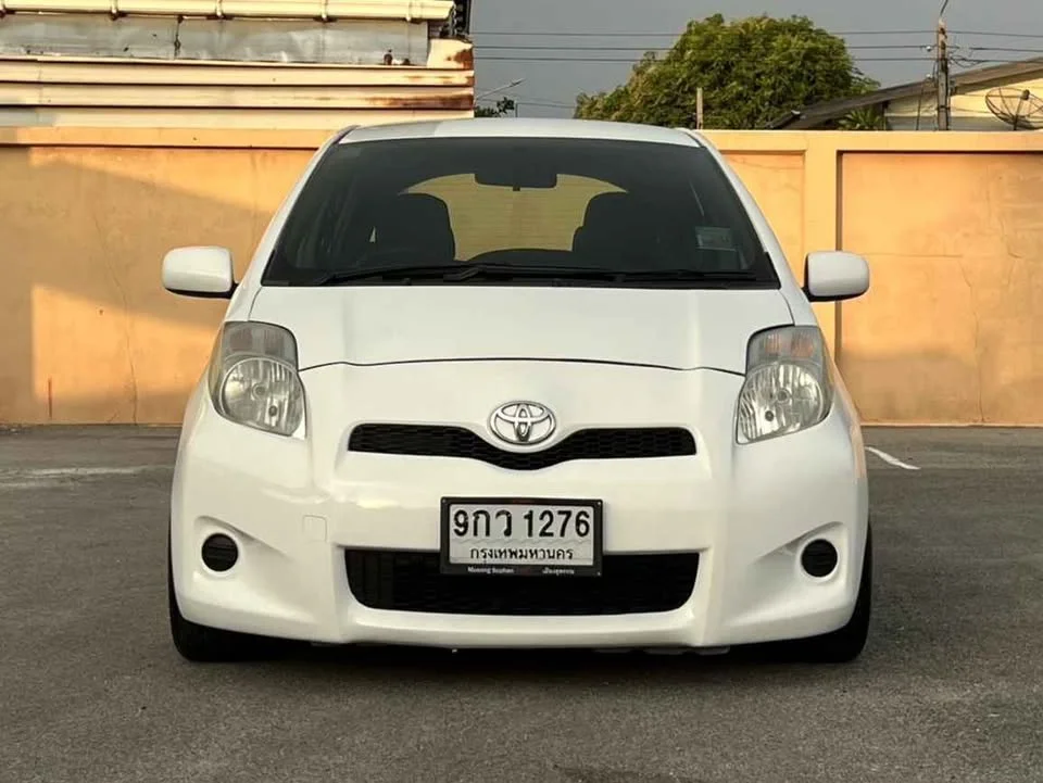 2013 Toyota Yaris II 2