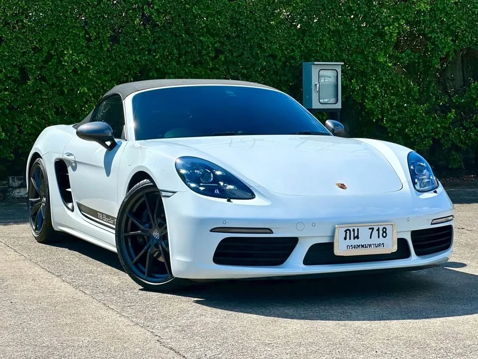 2022 Porsche 718 Boxster and Cayman IV 3