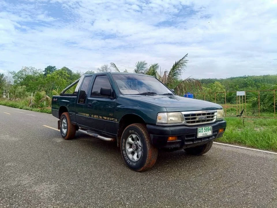 1996 Isuzu TFR III 2
