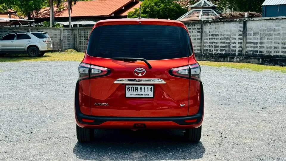 2017 Toyota Sienta II 3
