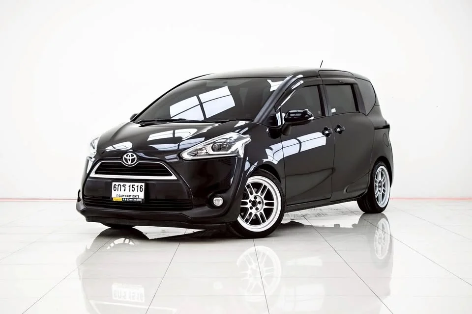 2017 Toyota Sienta II 3