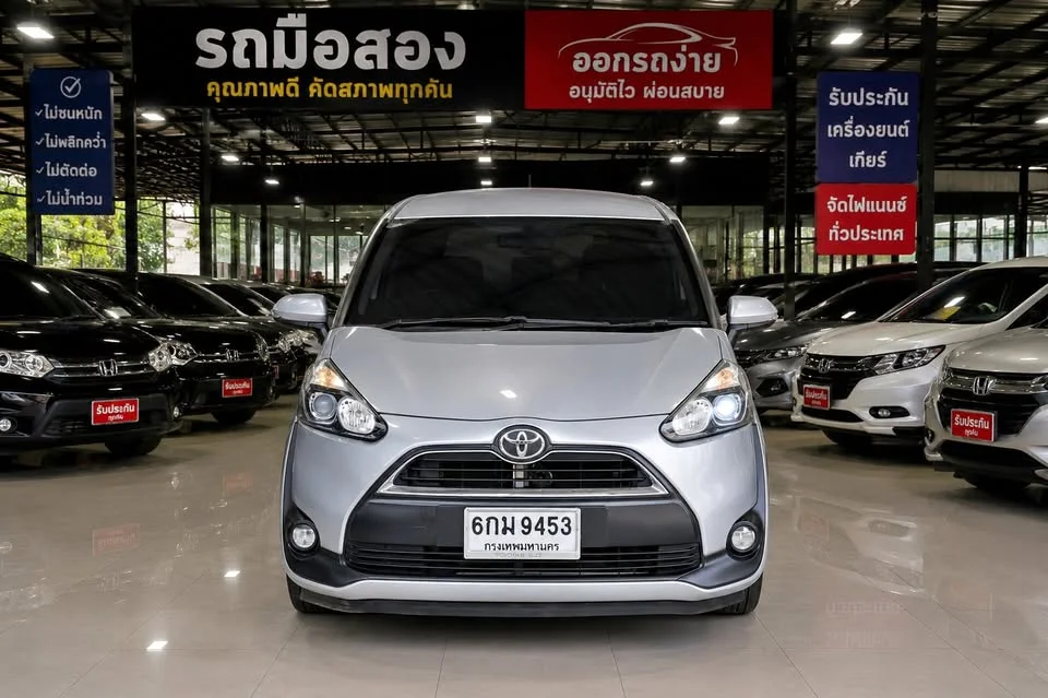 2017 Toyota Sienta II 2