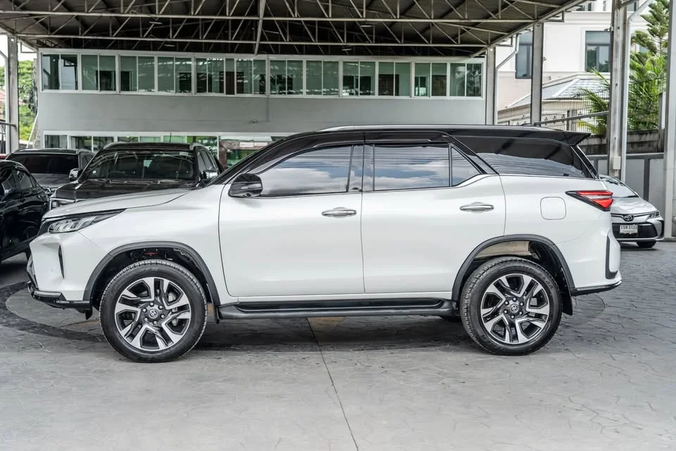 2023 Toyota Fortuner II 3