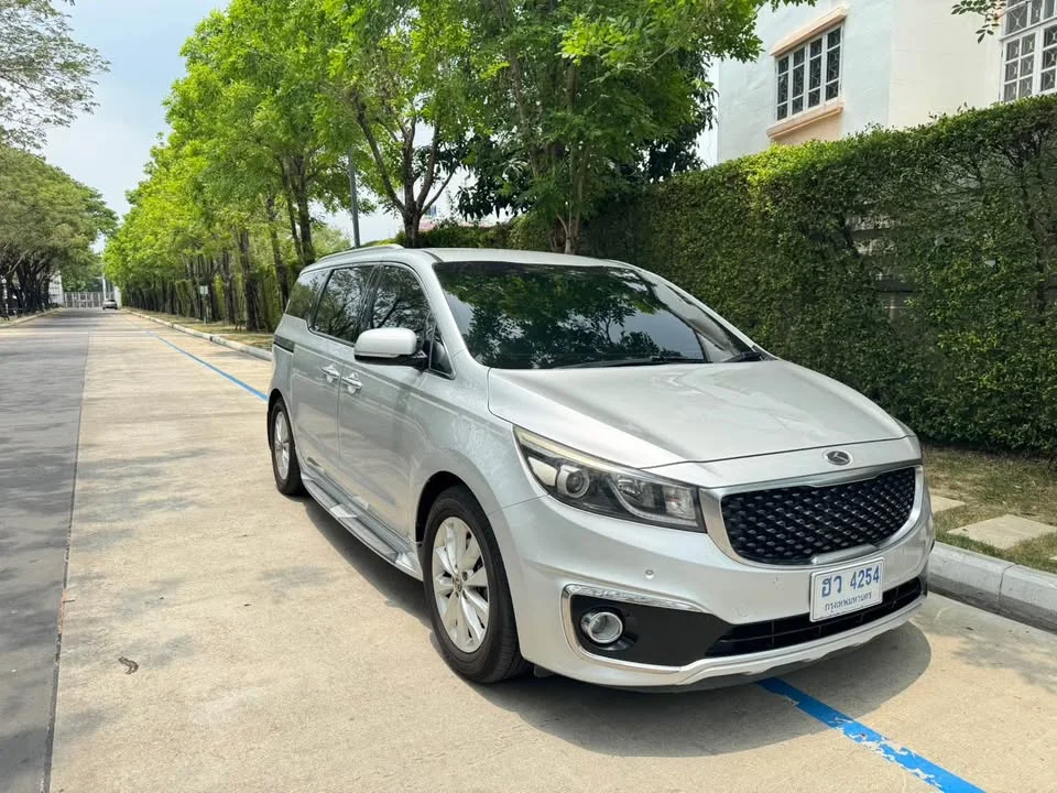 2015 Kia Carnival III 2