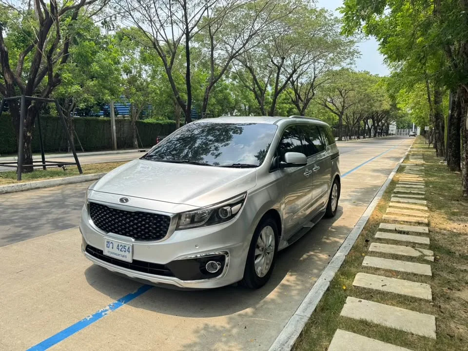 2015 Kia Carnival III 3