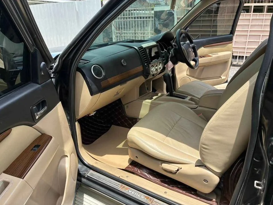 2011 Ford Everest I 2