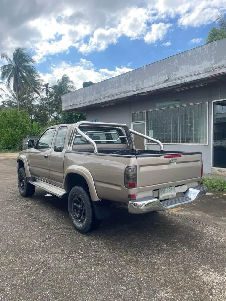 2004 Toyota Hilux Tiger VI 2