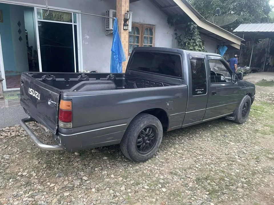 1996 Isuzu TFR III 2