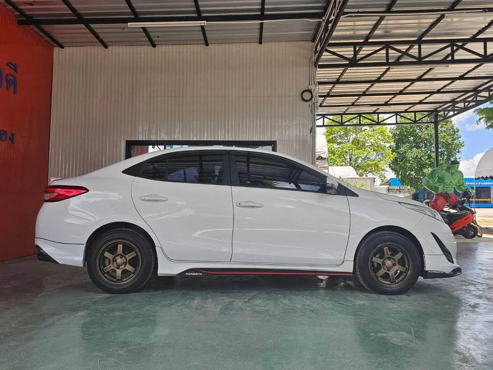 2019 Toyota Yaris ATIV III 2