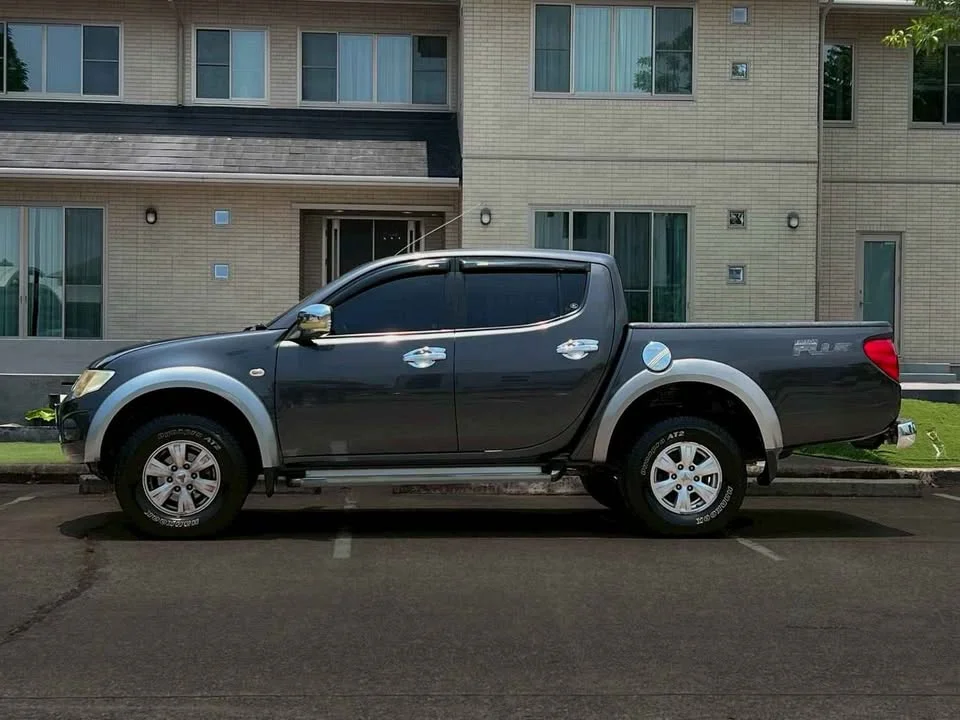 2011 Mitsubishi Triton IV 2