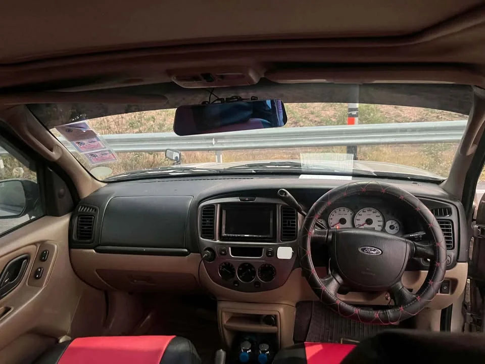 Ford Escape I 2