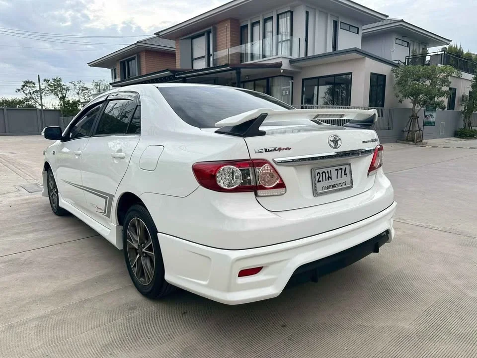 2013 Toyota Corolla Altis X (E140) 3