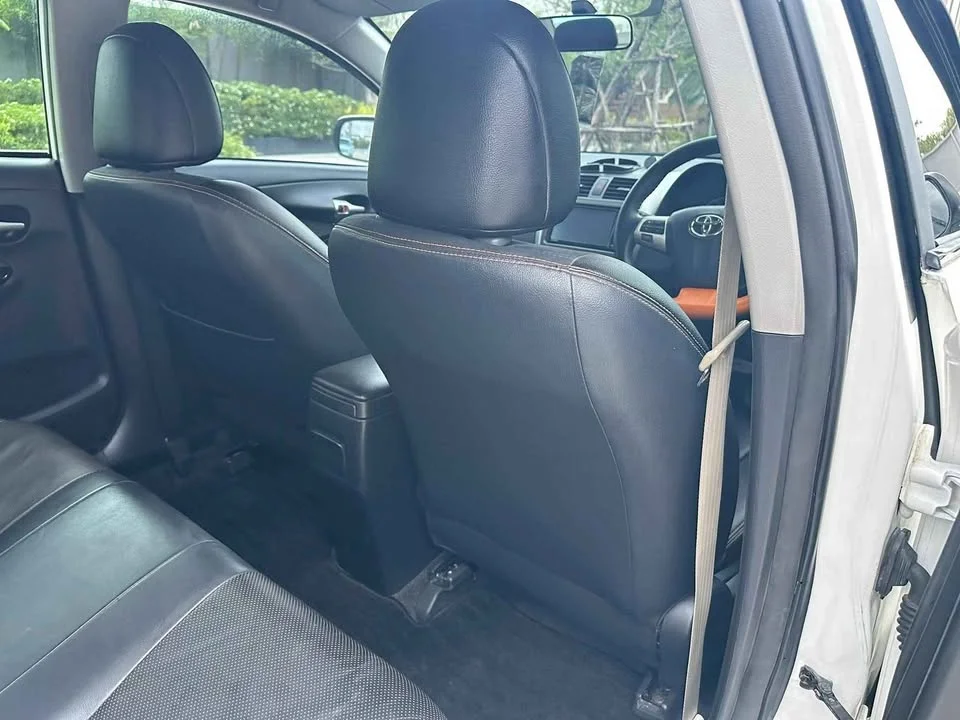 2013 Toyota Corolla Altis X (E140) 2
