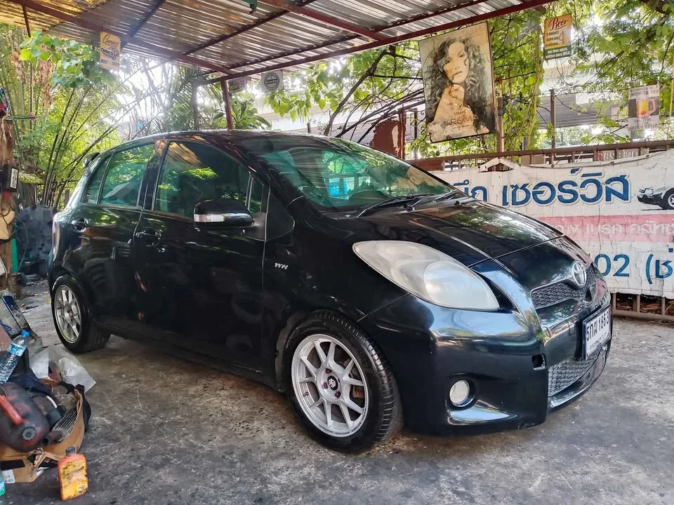 2012 Toyota Yaris II 2
