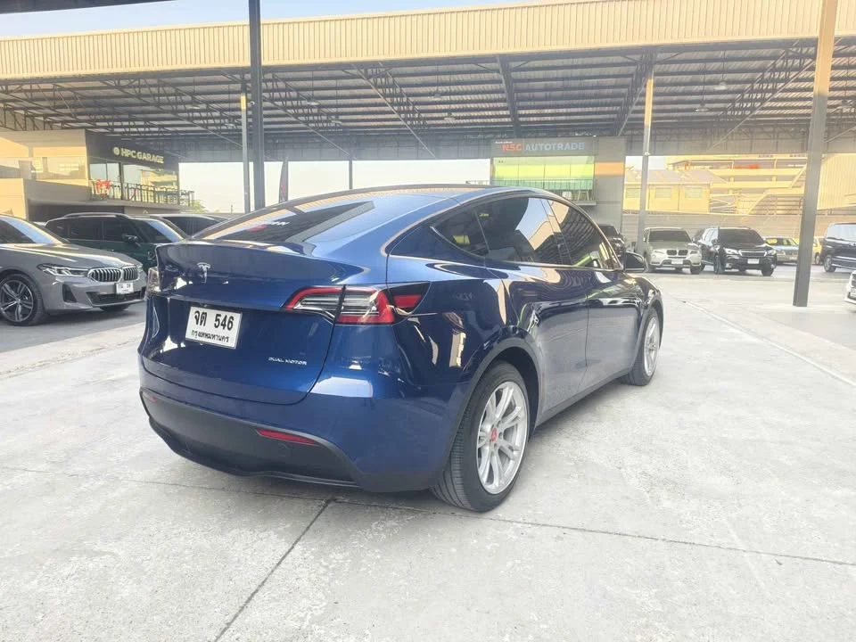 2023 Tesla Model Y 2