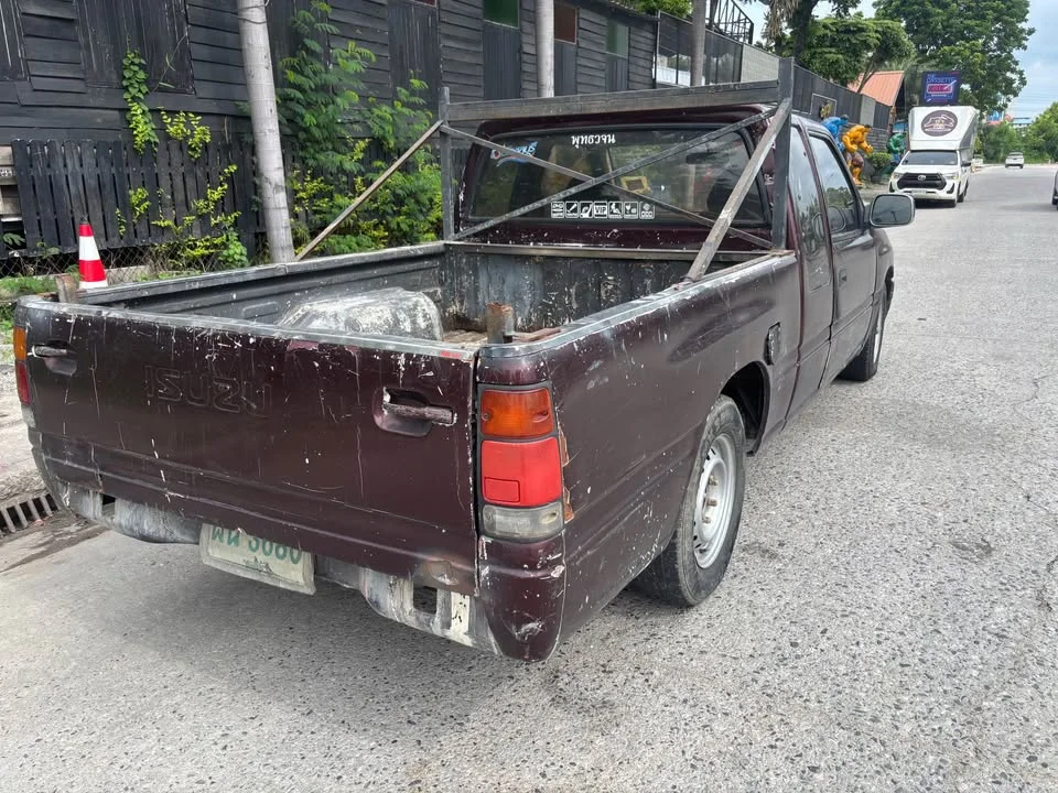 1995 Isuzu TFR III 2