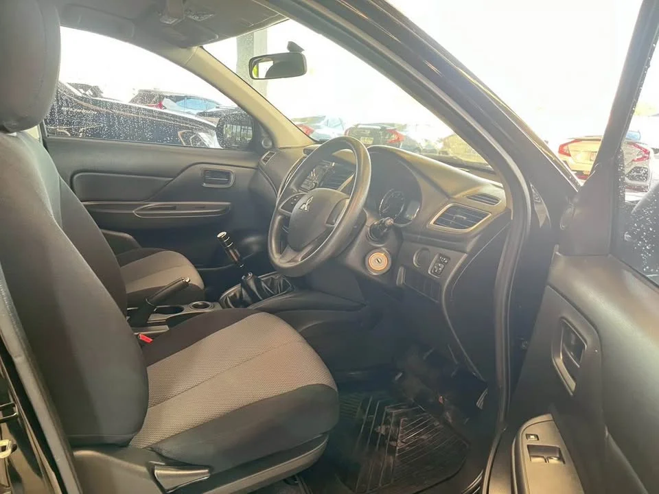 2022 Mitsubishi Triton V 2