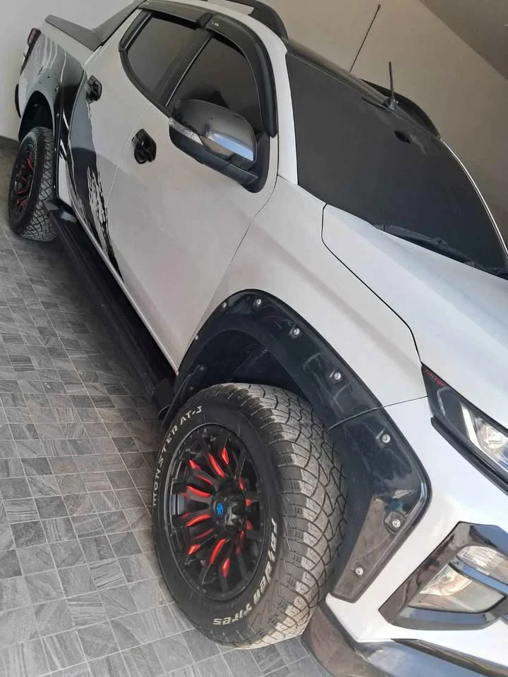 2022 Mitsubishi Triton V 2