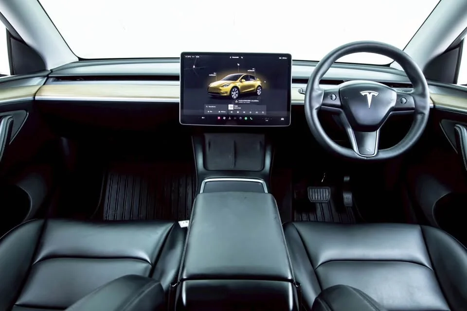 2023 Tesla Model Y 2
