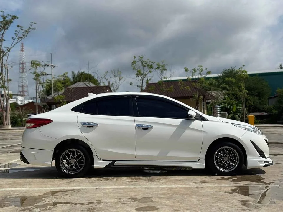 2017 Toyota Yaris ATIV III 3