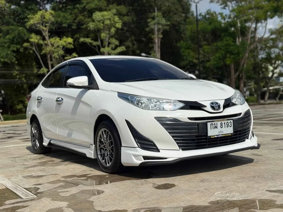 2017 Toyota Yaris ATIV III 2
