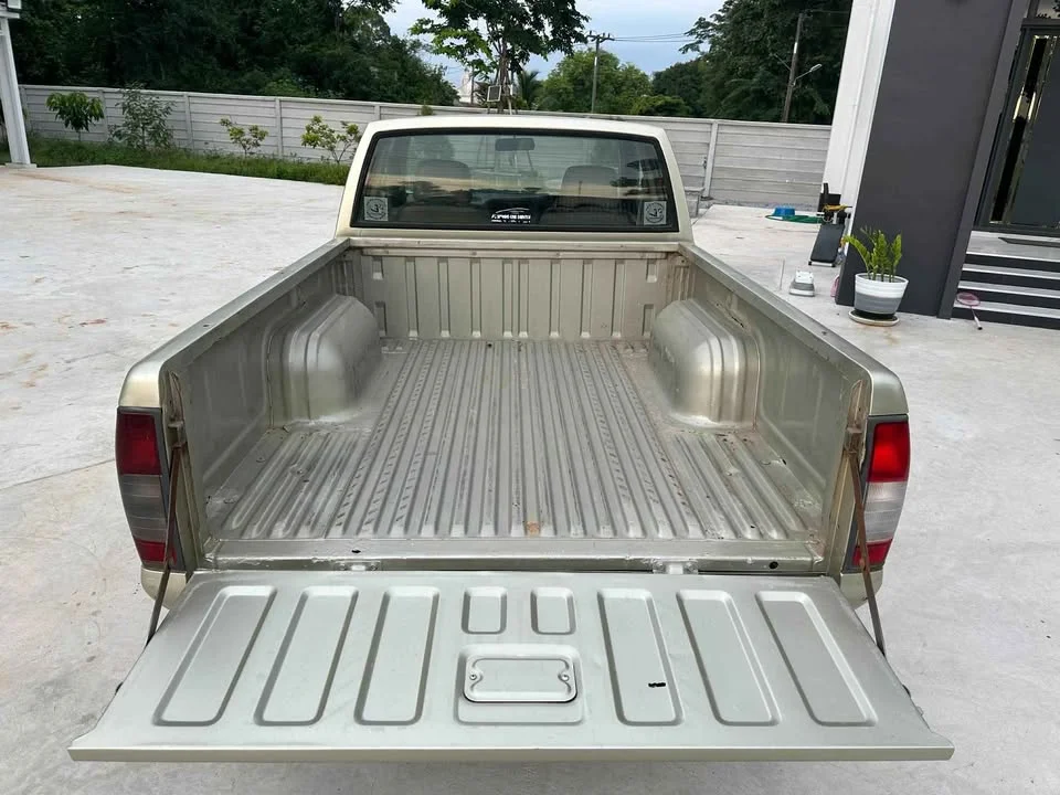 2002 Nissan Frontier I 2