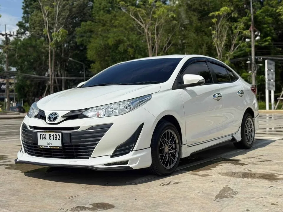 2017 Toyota Yaris ATIV III 3