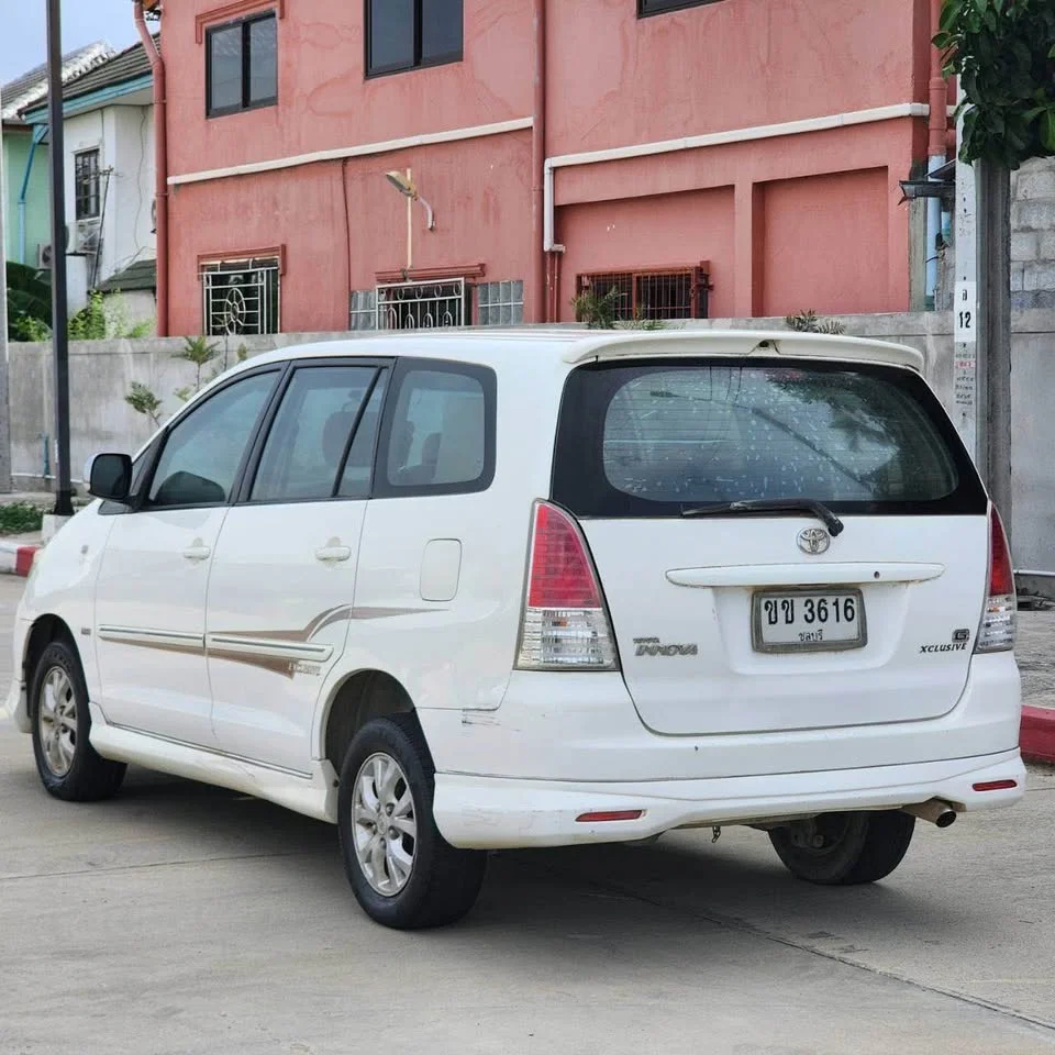 2011 Toyota Innova I 3