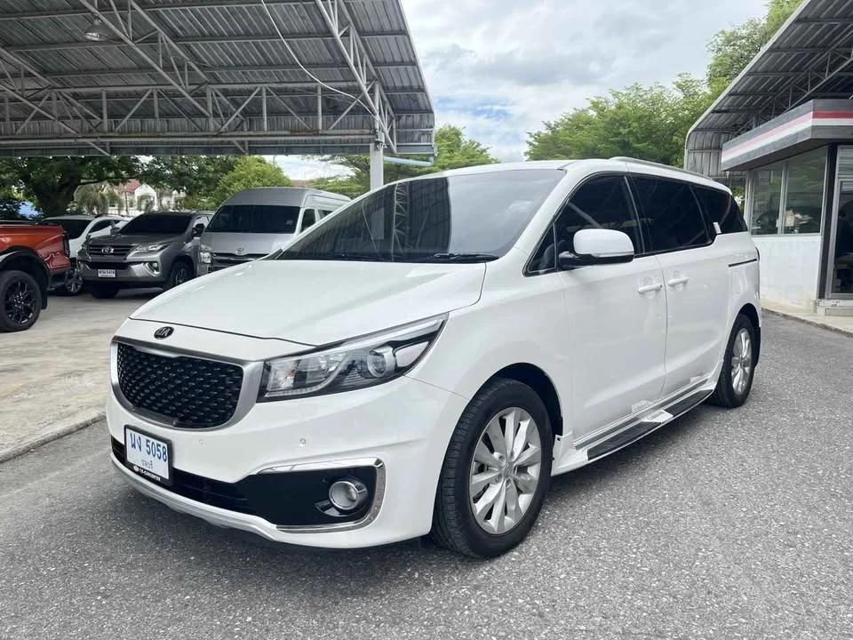 2015 Kia Carnival III 3