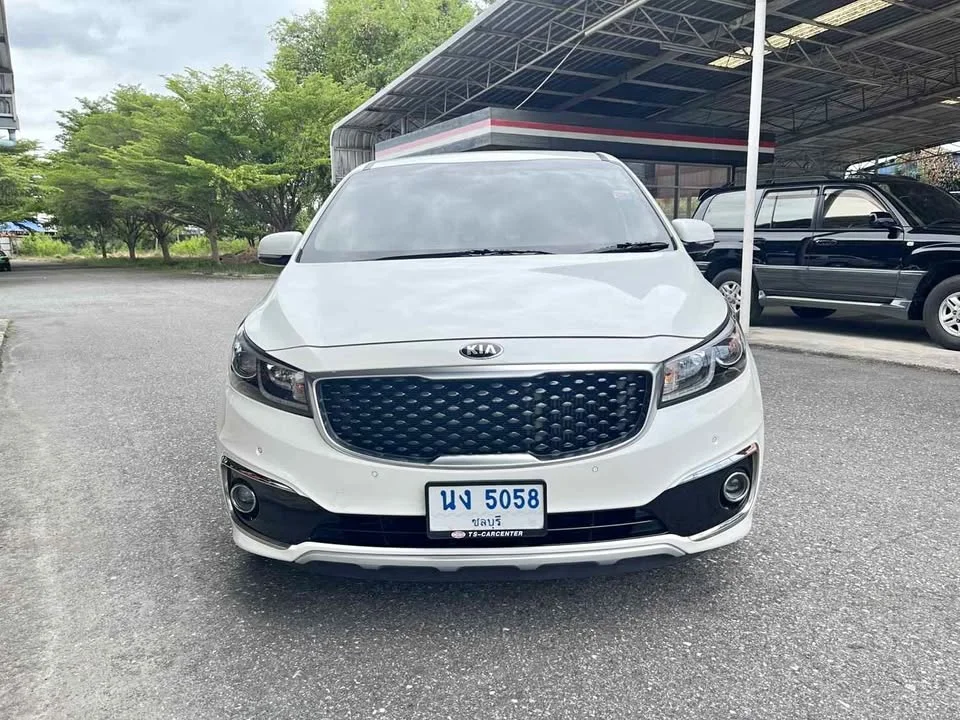 2015 Kia Carnival III 2