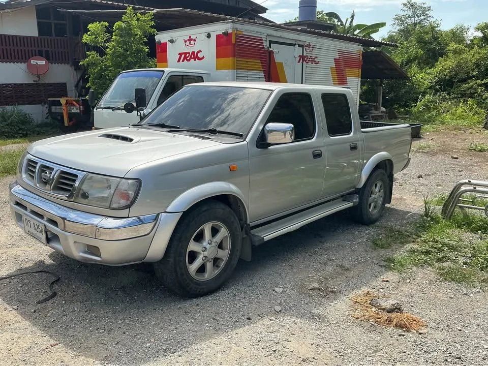 2001 Nissan Frontier I 3