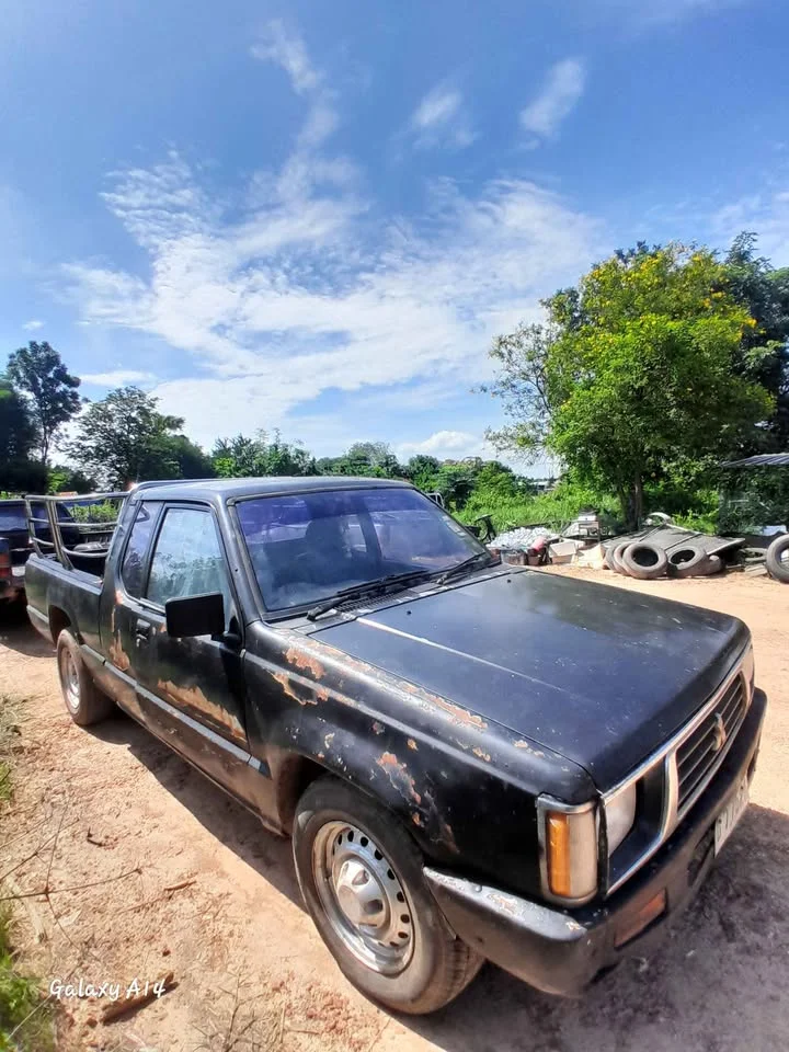 1992 Mitsubishi Triton II 3
