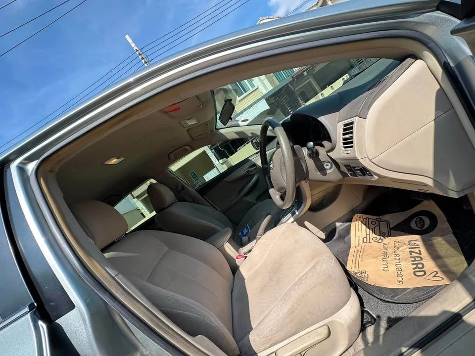 2010 Toyota Corolla Altis X (E140) 3
