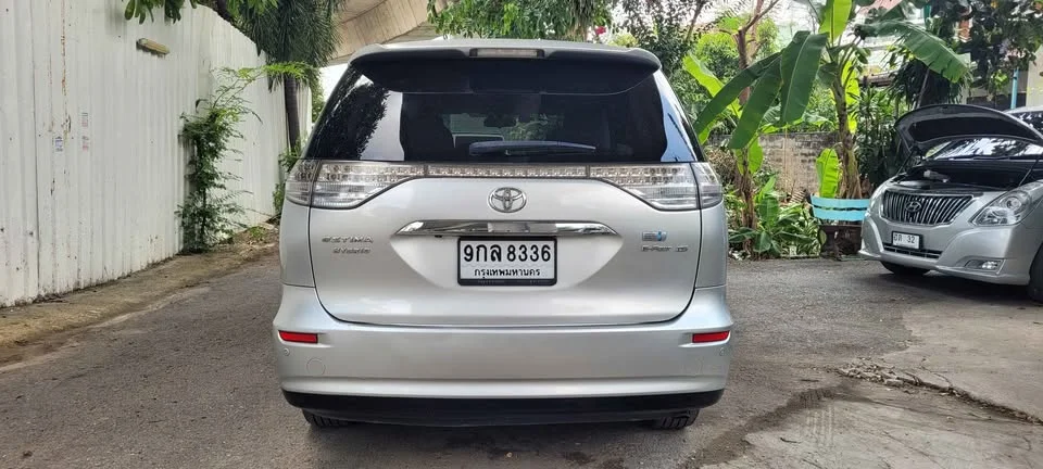 2008 Toyota Estima III 2