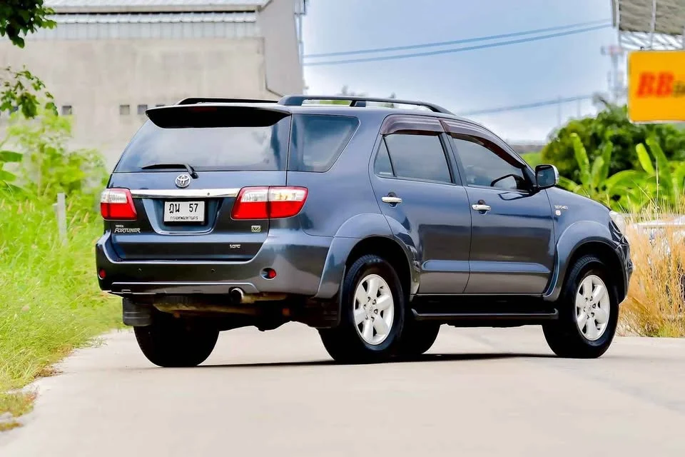 2010 Toyota Fortuner I 3