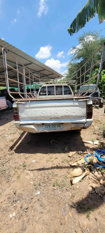1991 Mitsubishi Triton II 3