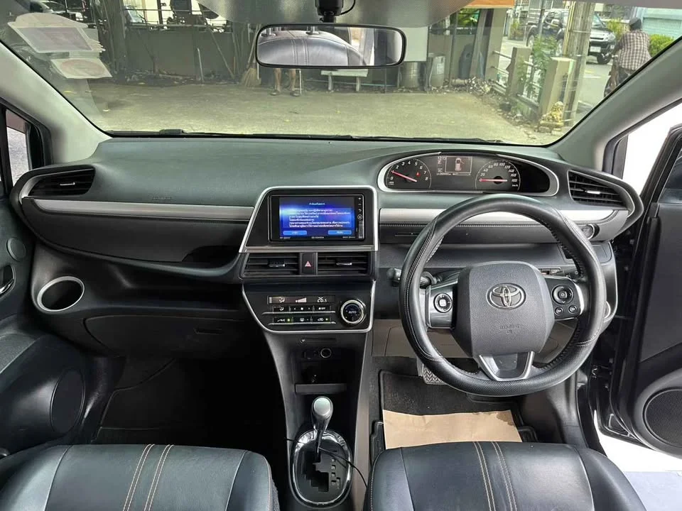 2017 Toyota Sienta II 2