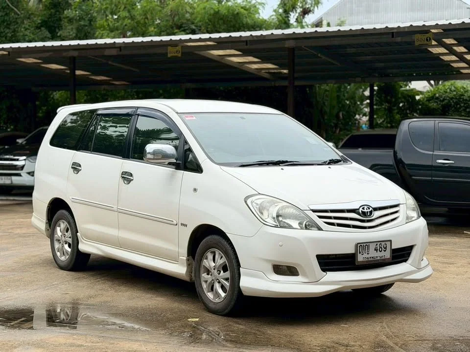 2011 Toyota Innova I 2