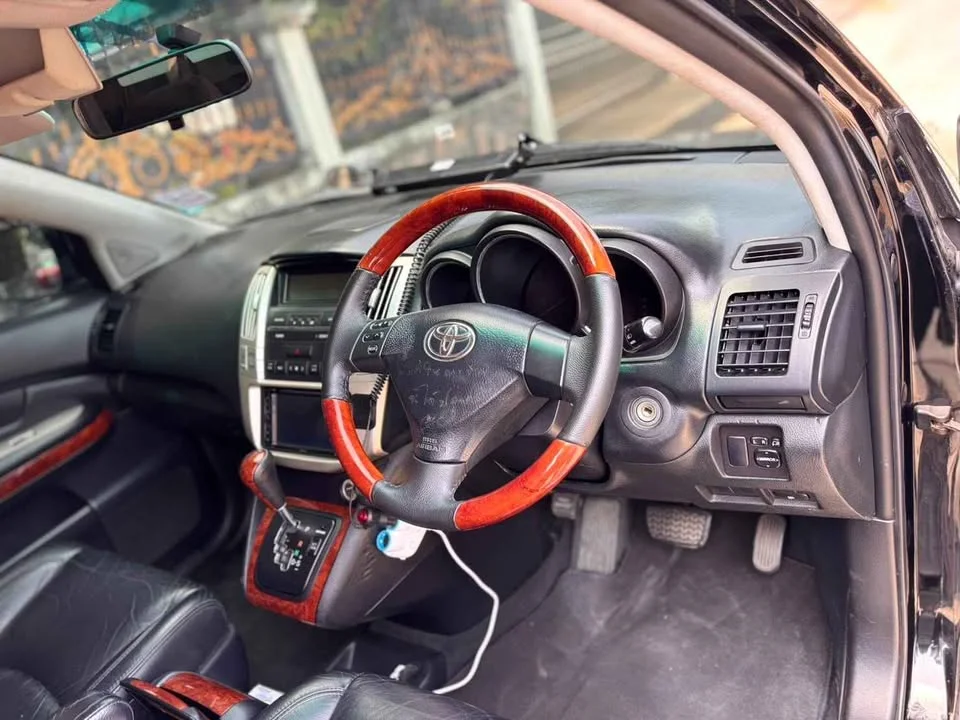 2004 Toyota Harrier II 3