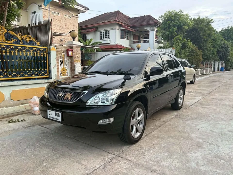 2004 Toyota Harrier II 2