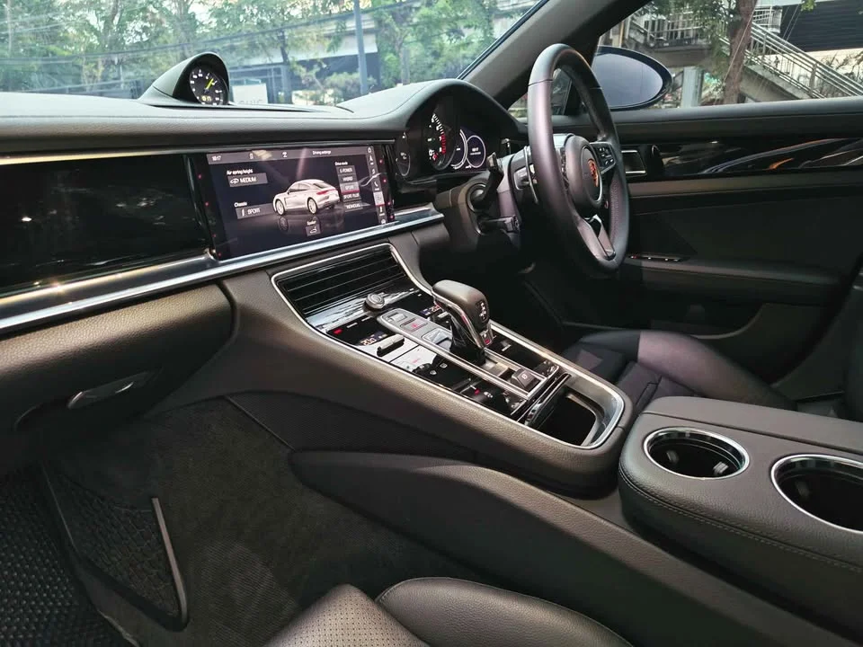 2019 Porsche Panamera II 2
