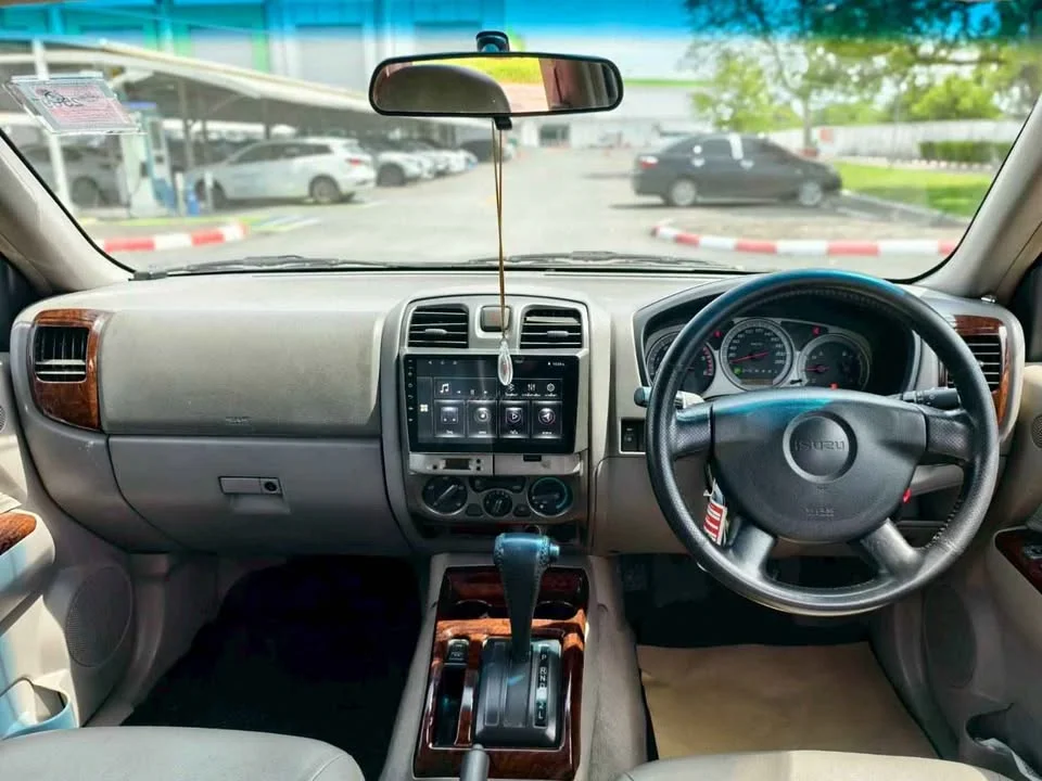 2005 Isuzu MU-7 3