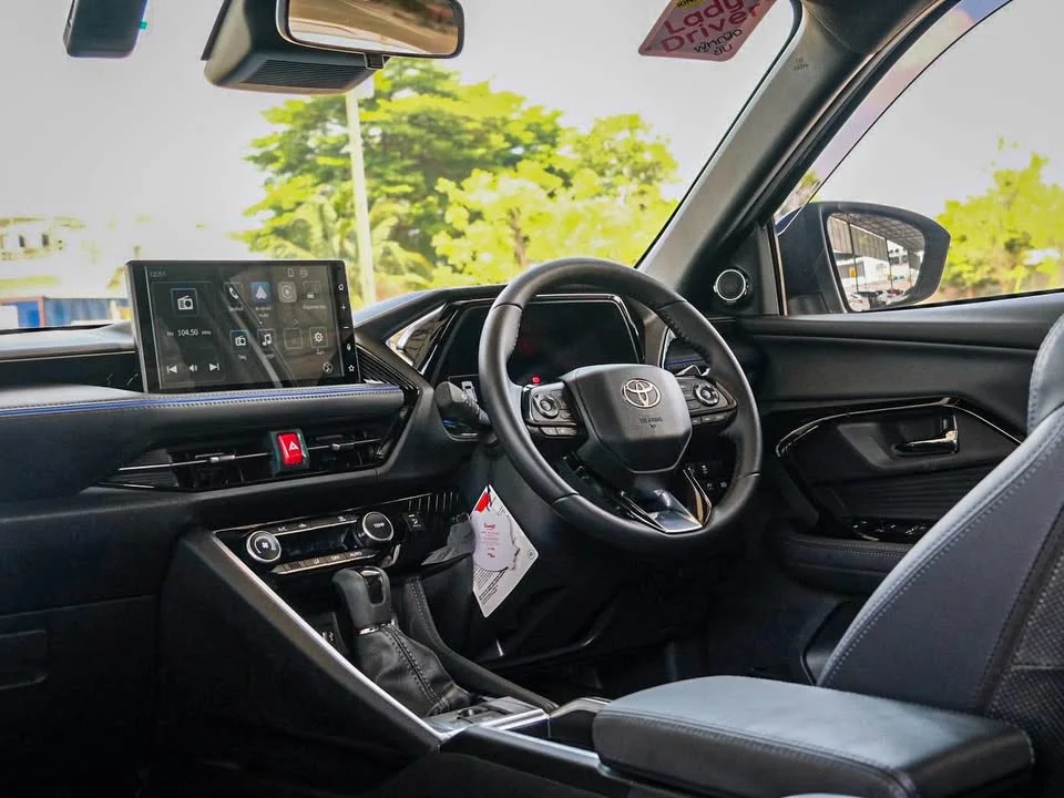 2025 Toyota Yaris Cross AC200 2